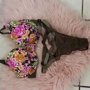 New Listing!! Brand New PINK Victoria's Secret 32DD Bra-& VS Thong-XS